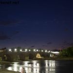 Blick auf die Steinerne Brücke (Regensburg) Abends